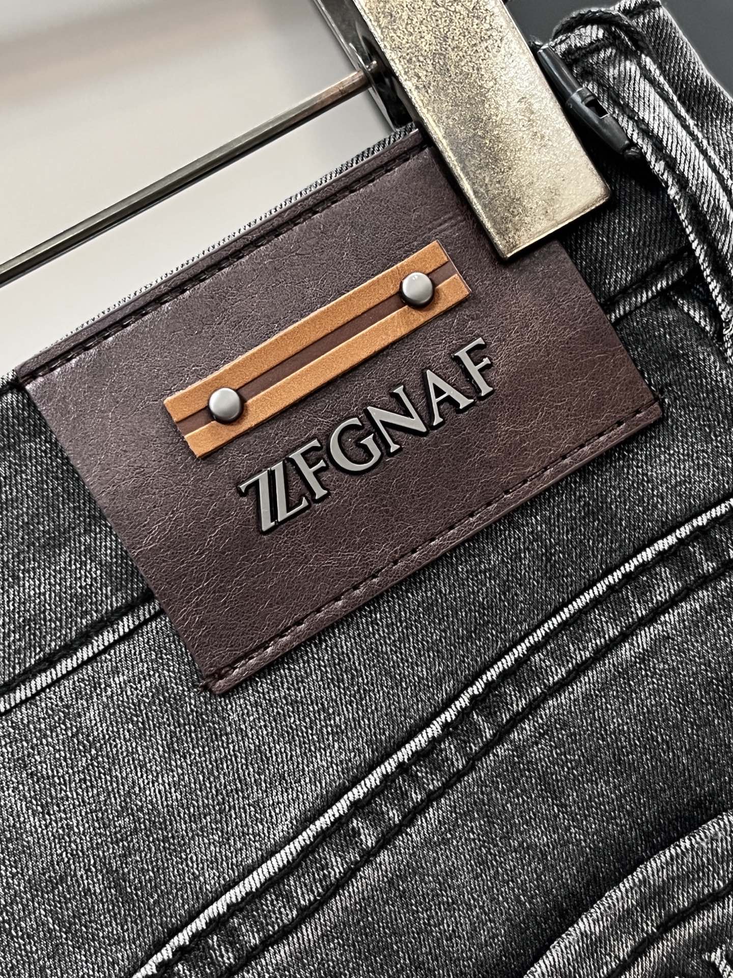 杰尼亚 2025SS早春新品薄款重工休闲牛仔裤👖，进口优质水洗弹力面料，上身舒适透气有弹力，客供五金辅料