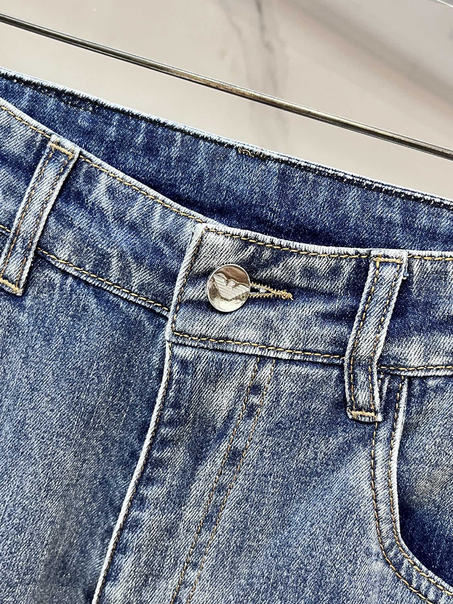High-Quality Water-Washed Jeans with Hardware Decorations, Comfortable and Stylish – Amani 2025SS Collection - 图片 5