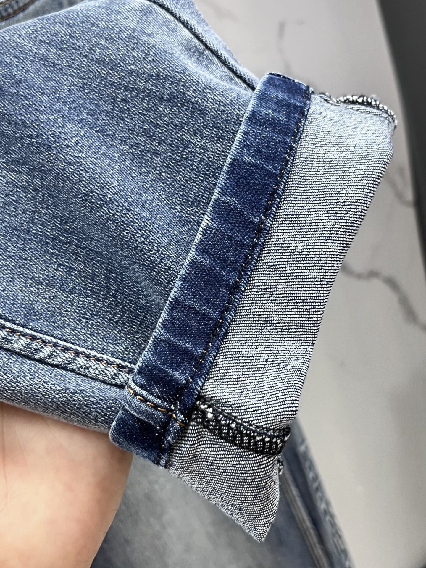 High-Quality Water-Washed Jeans with Hardware Decorations, Comfortable and Stylish – Amani 2025SS Collection - 图片 9