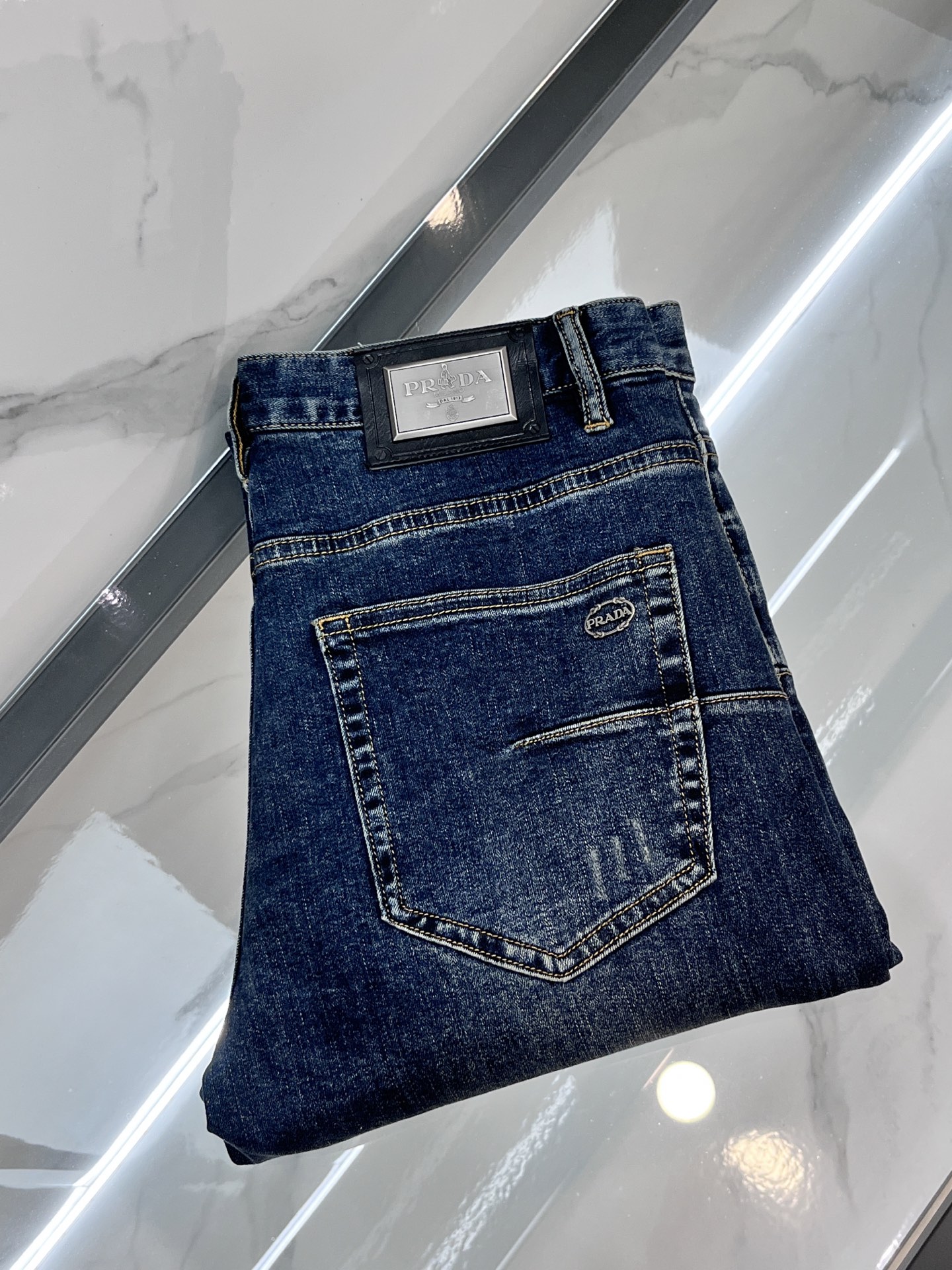 NO:514389,Prada SS early spring new thin heavy industry casual jeans, imported high-quality washing elastic fabric, comfortable, breathable and elastic upper body, customer-supplied hardware and auxiliary materials decoration, super positive style, full-quality order model, full-body handsome upper body …………………………………………………………………………………………………………………………………………………………………………………………………………………………………………………………………………………………………………………………………………………………………………………………………………………………………………………………………………………………………………………………………………………………………………………………………………………………………………………………………………………………………………………………………………………………………………………………………………………………………………………………………………………………………………………………………………………………………………………………………………………………………………………………………………………………………………………………………………………………………………………………………………………………………………19860909普拉达 SS早春新品薄款重工休闲牛仔裤,进口优质水洗弹力面料,上身舒适透气有弹力,客供五金辅料装饰,版型超正,全品相订单款,上身帅气十足 …………………………………………………… Size29-38,,prada,jeans,alexander wang,Men's clothing