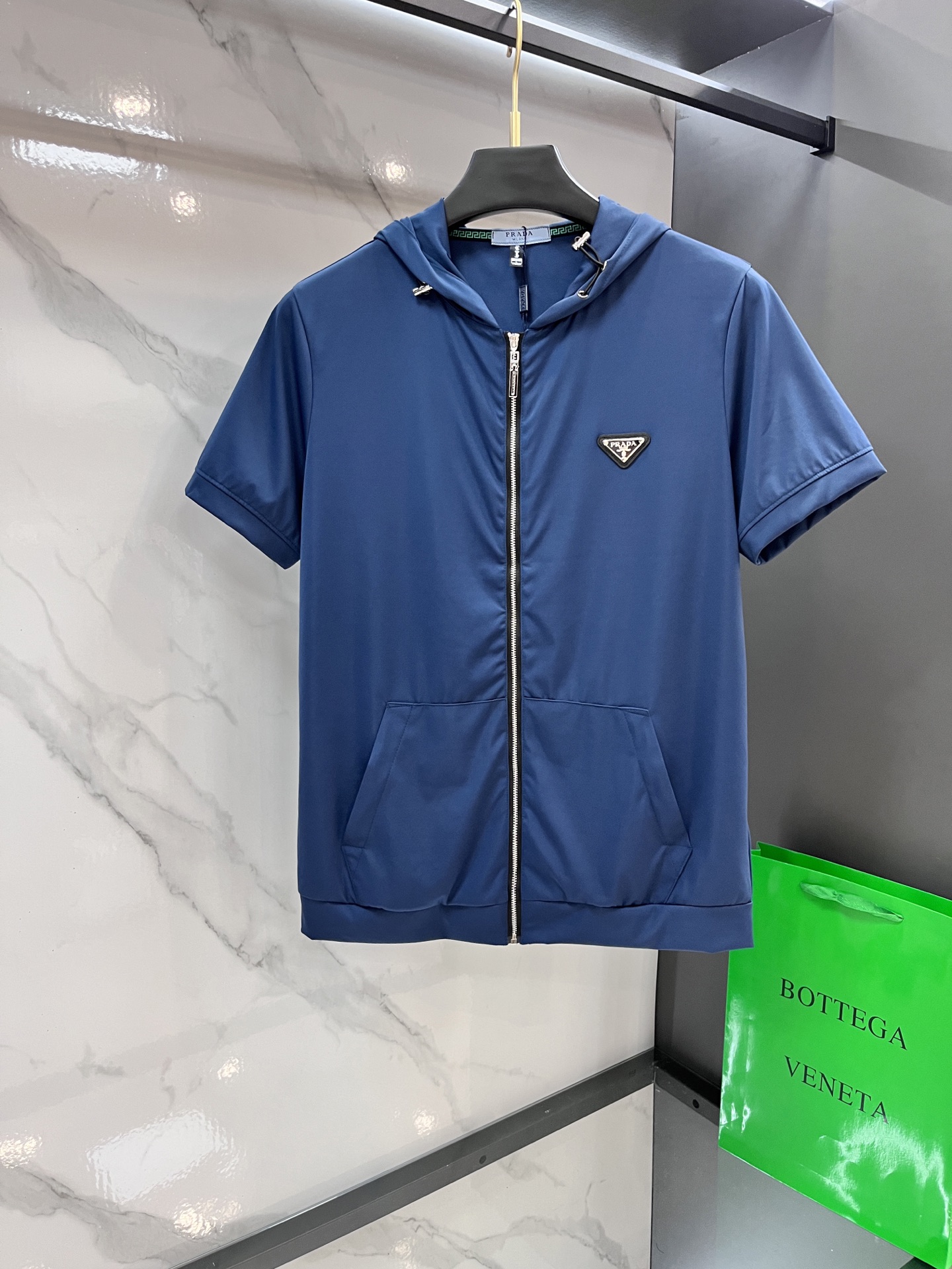 “Prada 2025 Multi-Time Wear Zipper: Classic Brand Letter Label for Foreign Trade Orders”