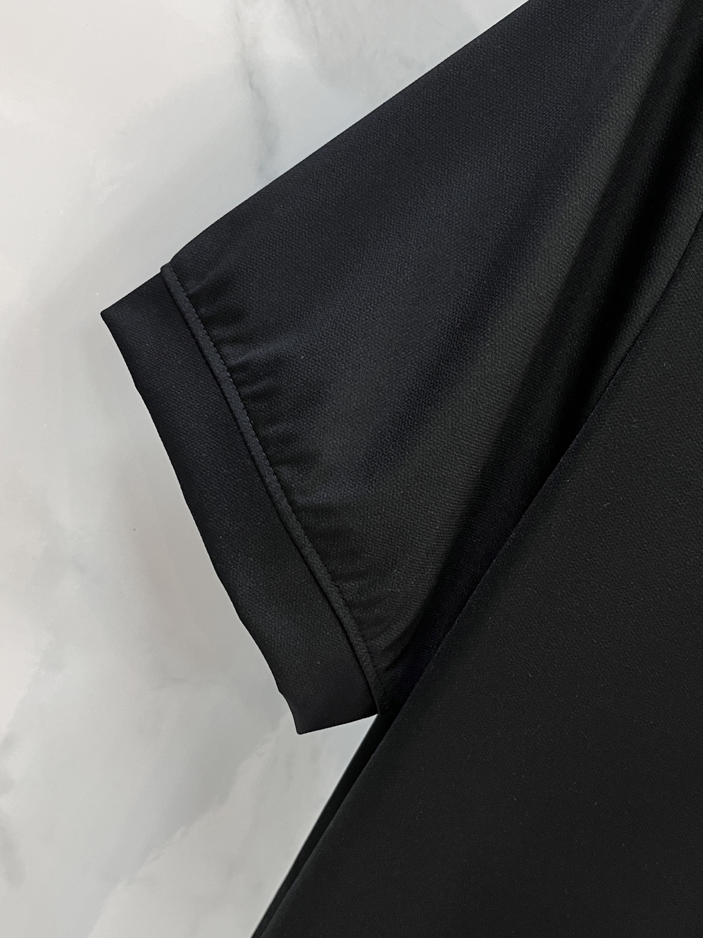 “Prada 2025 Multi-Time Wear Zipper: Classic Brand Letter Label for Foreign Trade Orders” - 图片 8