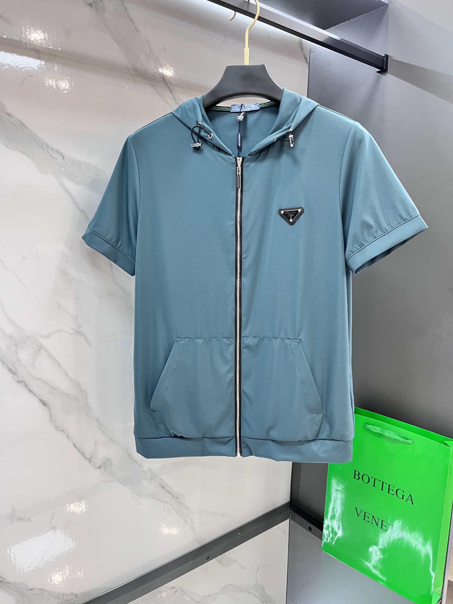 “Prada 2025 Multi-Time Wear Zipper: Classic Brand Letter Label for Foreign Trade Orders” - 图片 2