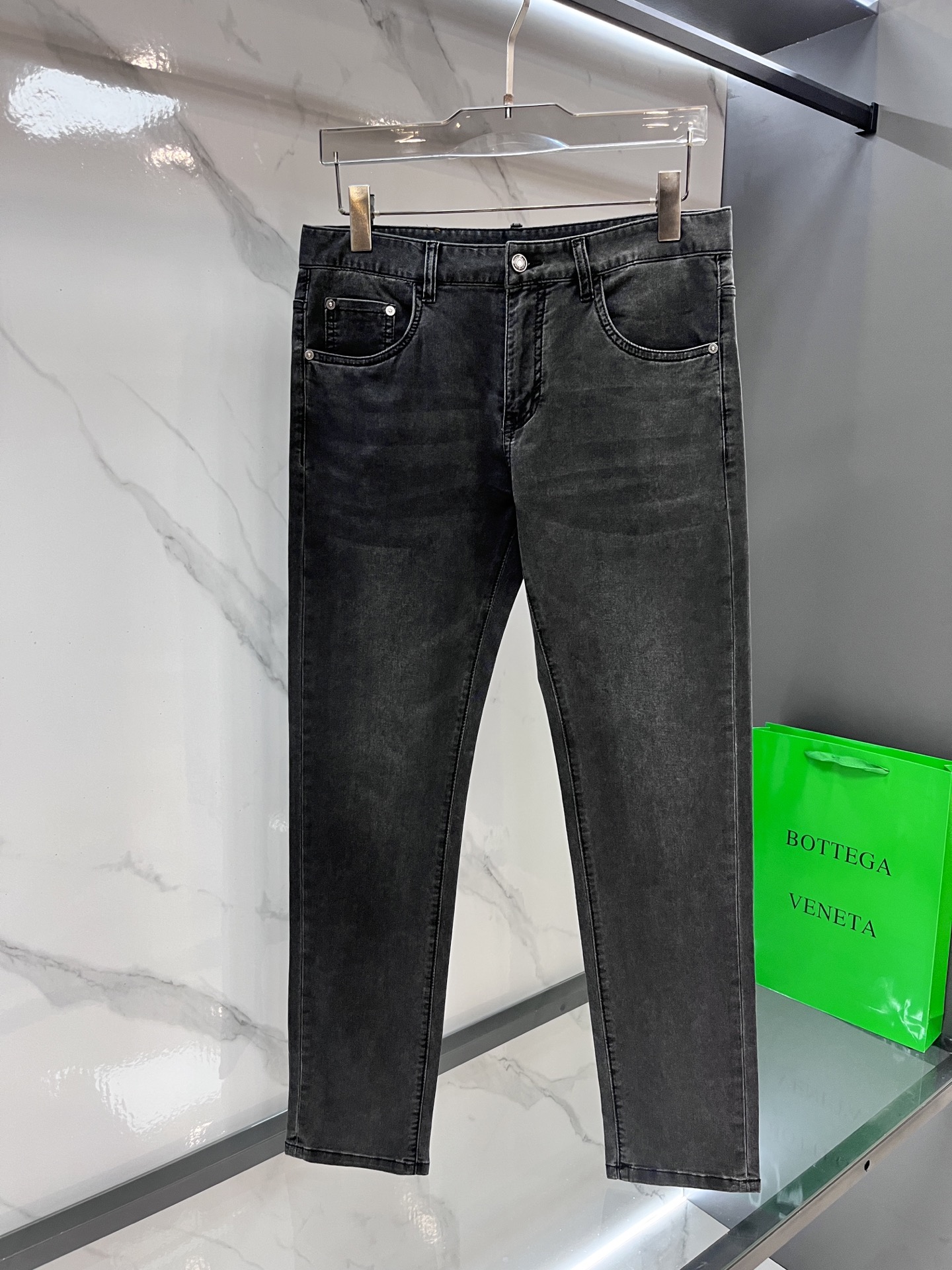 LV 2025SS早春新品薄款重工休闲牛仔裤👖，进口优质水洗弹力面料，上身舒适透气有弹力，客供五金辅料装