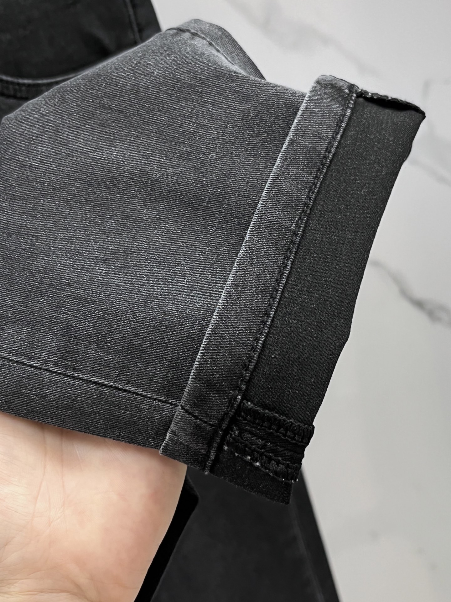 LV 2025SS早春新品薄款重工休闲牛仔裤👖，进口优质水洗弹力面料，上身舒适透气有弹力，客供五金辅料装