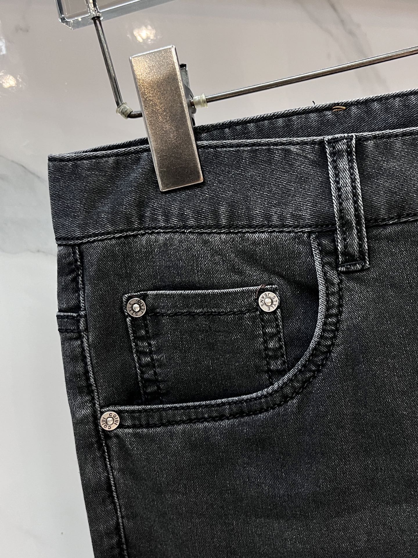 LV 2025SS早春新品薄款重工休闲牛仔裤👖，进口优质水洗弹力面料，上身舒适透气有弹力，客供五金辅料装