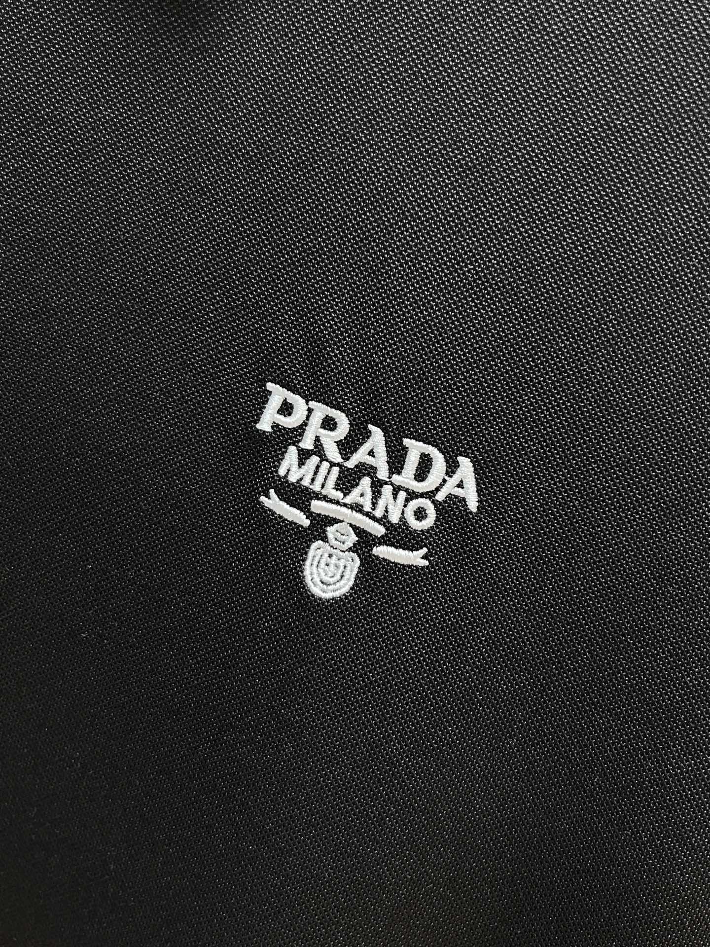 Prada 2026新款高端商务Polo 白领 单位人士必入单品！ 休闲商务翻领短袖，科技面料，体感非常