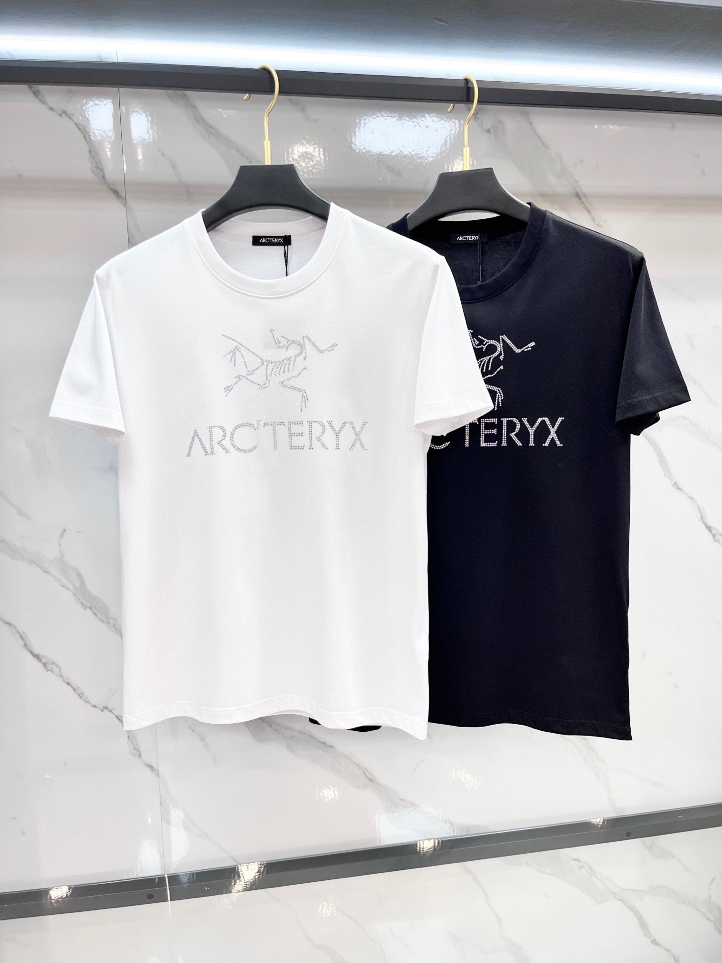 始祖鸟 2025春夏装欧洲GW专柜新款 走秀网红款定制 顶级原单时尚休闲短袖T恤。25ss潮人网红必备单