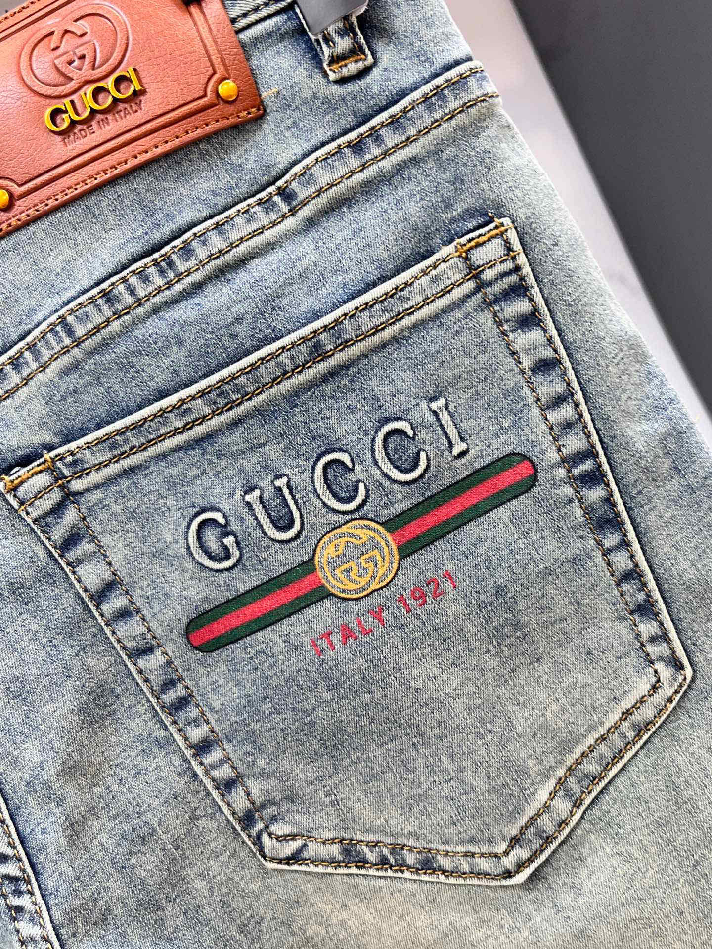  Gucci 2025SS早春新品薄款重工休闲牛仔裤👖，进口优质水洗弹力面料，上身舒适透气有弹力，客供五