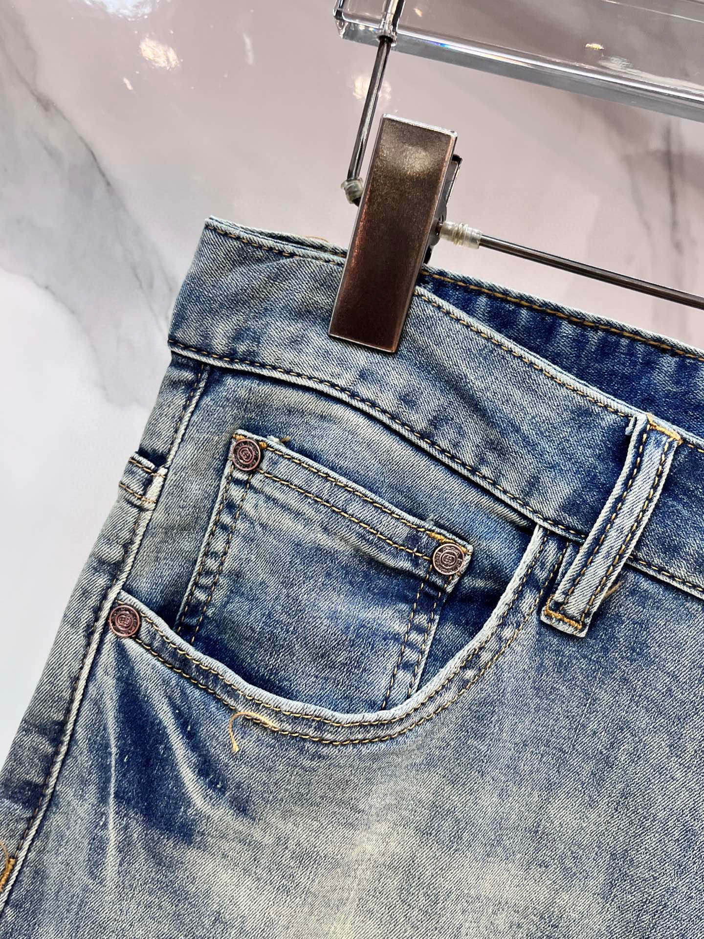  Gucci 2025SS早春新品薄款重工休闲牛仔裤👖，进口优质水洗弹力面料，上身舒适透气有弹力，客供五