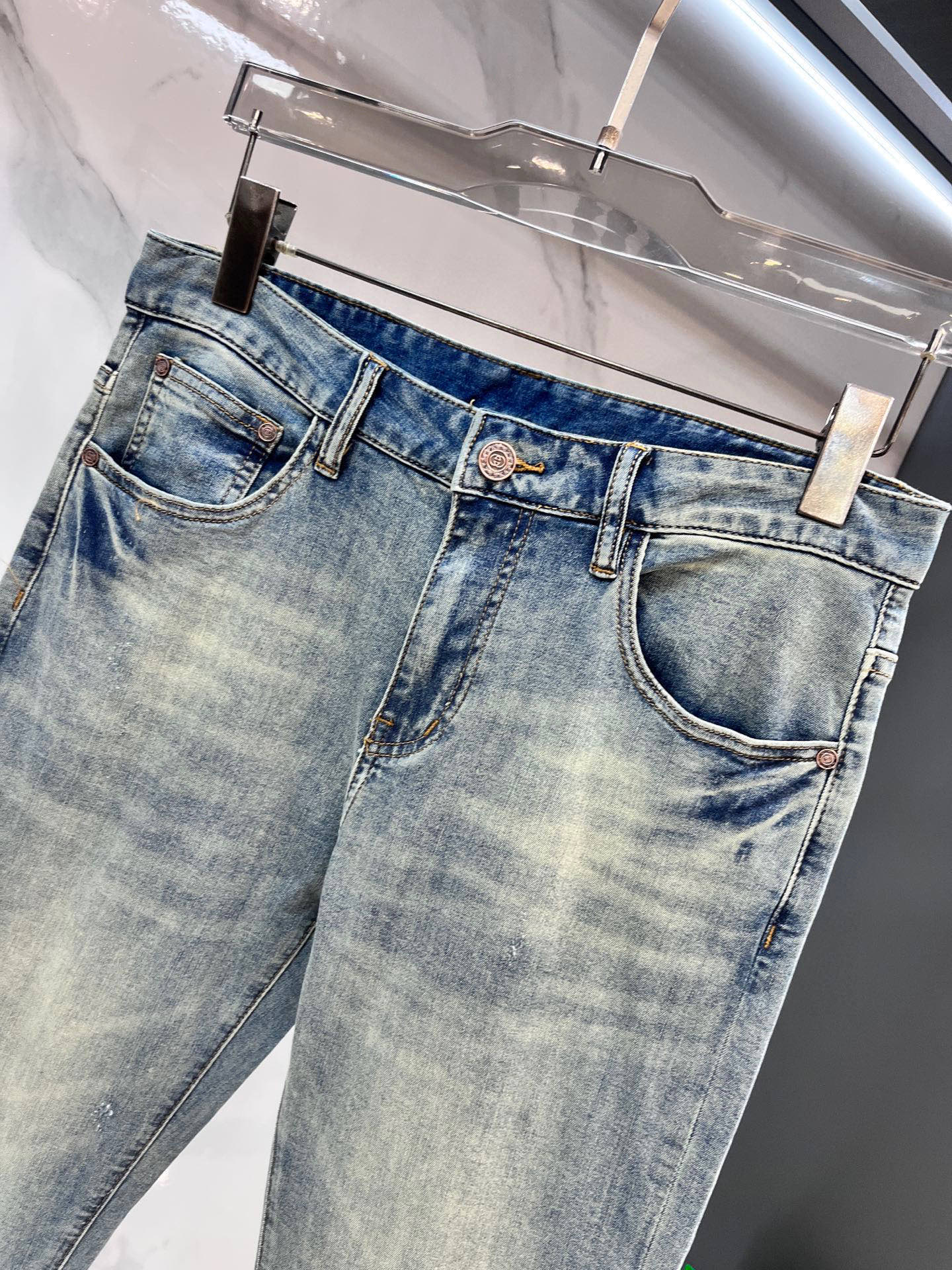  Gucci 2025SS早春新品薄款重工休闲牛仔裤👖，进口优质水洗弹力面料，上身舒适透气有弹力，客供五