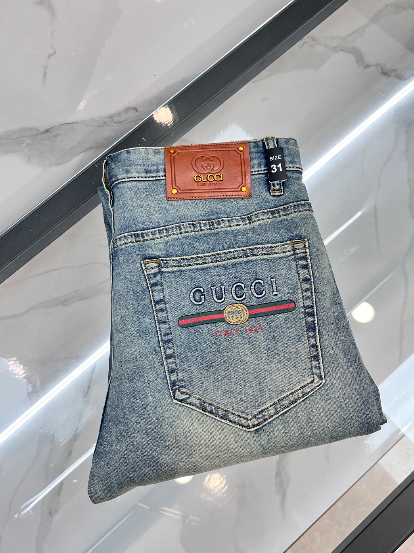  Gucci 2025SS早春新品薄款重工休闲牛仔裤👖，进口优质水洗弹力面料，上身舒适透气有弹力，客供五