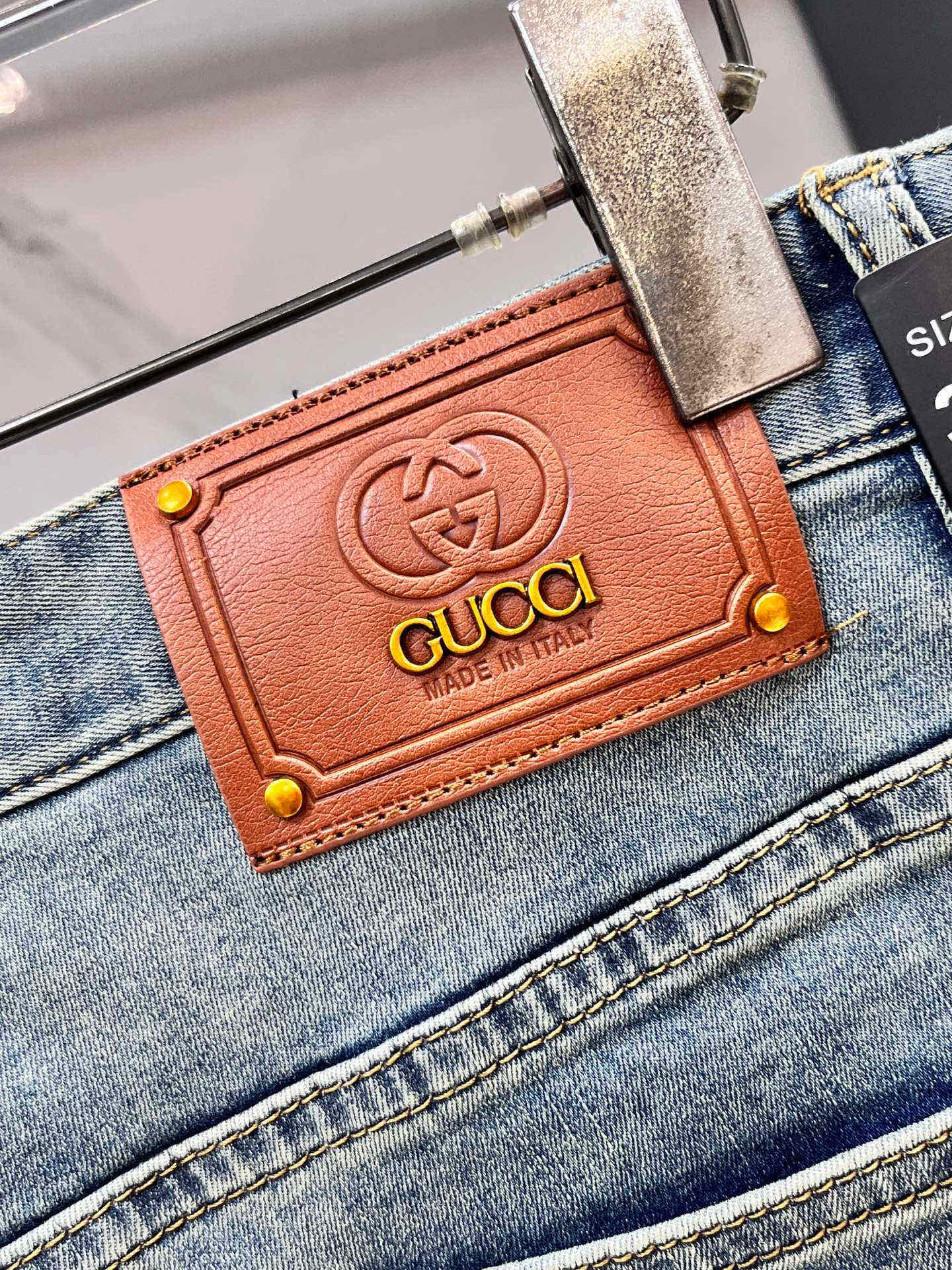  Gucci 2025SS早春新品薄款重工休闲牛仔裤👖，进口优质水洗弹力面料，上身舒适透气有弹力，客供五