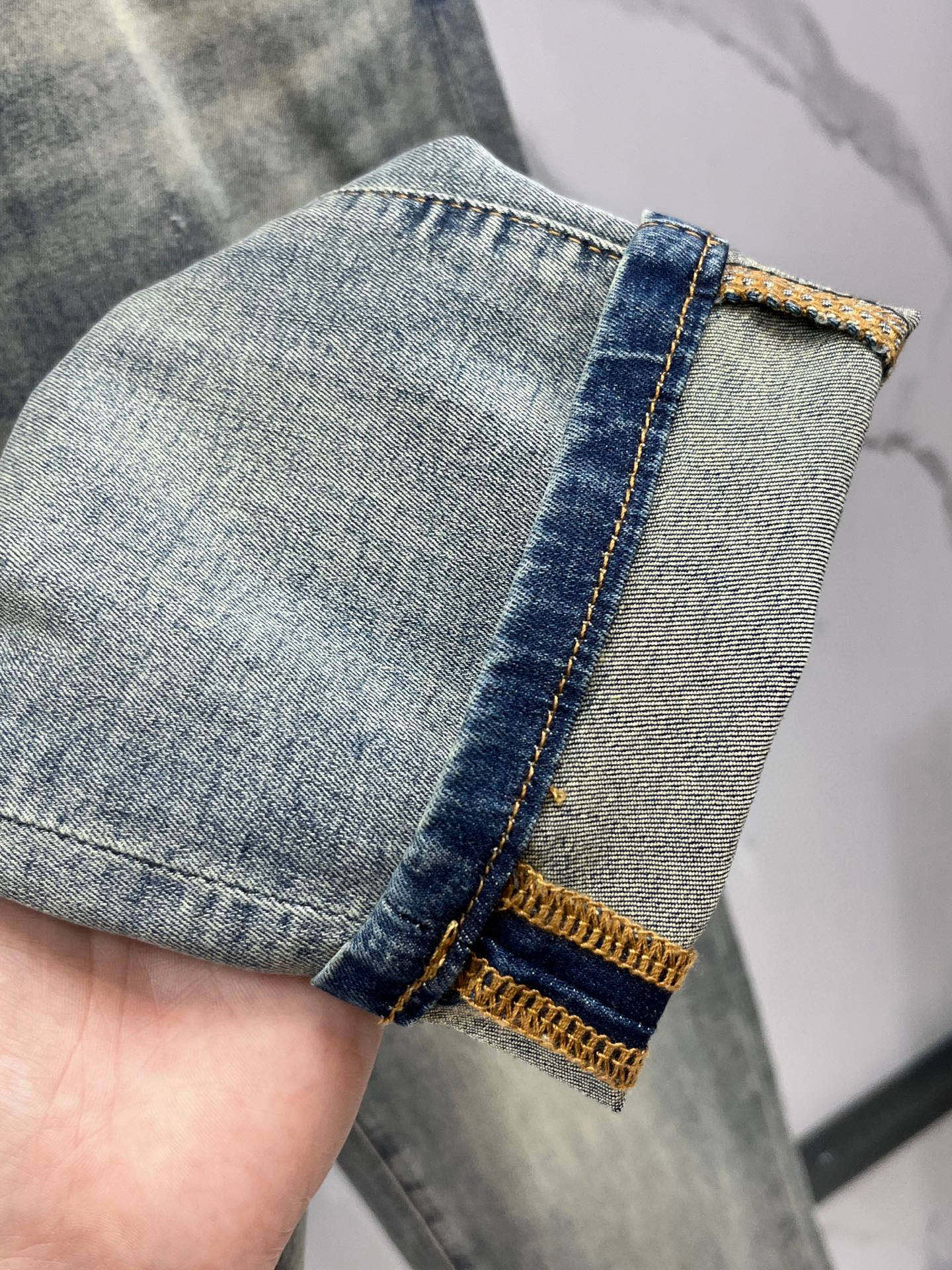  Gucci 2025SS早春新品薄款重工休闲牛仔裤👖，进口优质水洗弹力面料，上身舒适透气有弹力，客供五