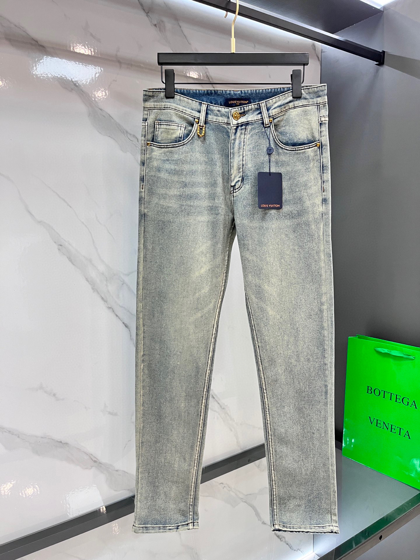  LV 2025SS早春新品薄款重工休闲牛仔裤👖，进口优质水洗弹力面料，上身舒适透气有弹力，客供五金辅料