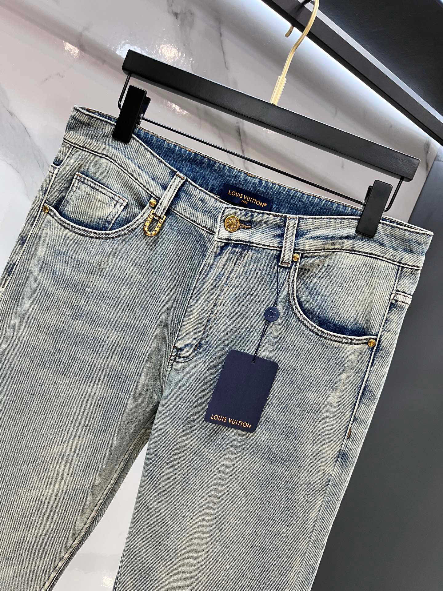  LV 2025SS早春新品薄款重工休闲牛仔裤👖，进口优质水洗弹力面料，上身舒适透气有弹力，客供五金辅料