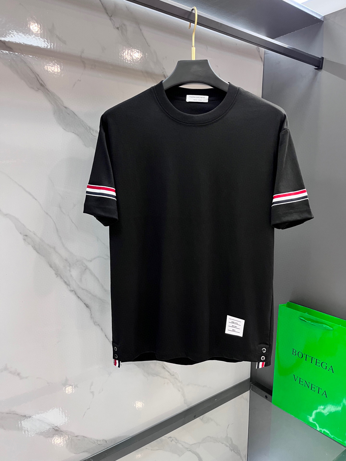 NO:487324,TB 2025ss Spring and Summer Boutique Short-sleeved T-shirts Official website synchronization High-end quality Customized top mercerized fabrics, 1:1 production of top manufacturers, fashionable big brand heavy craftsmanship logo design, soft and delicate touch, skin-friendly and comfortable to wear, versatile and casual, the upper body is very good, handsome, trendy men's essential products ……………………………………………………………………………………………………………………………………………………………………………………………………………………………………………………………………………………………………………………………………………………………………………………………………………………………………………………………………………………………………………………………………………………………………………………………………………………………………………………………………………………………………………………………………………………………………………………………………………………………………………………………………………………………………………………………………………………………………………………………………………………………………………………………………………………………………………………………19860909TB 2025ss春夏精品短袖T恤 官网同步 高端品质 定制顶级丝光面料,顶级大厂1:1制作,时尚大牌重工艺logo设计,手感柔软细腻 穿着亲肤舒适 百搭休闲 上身非常赞 帅气 潮男必备品 …………………………………………………… SizeM-XXXL,,T-shirt,tees，t-shirt,alexander wang,Men's clothing