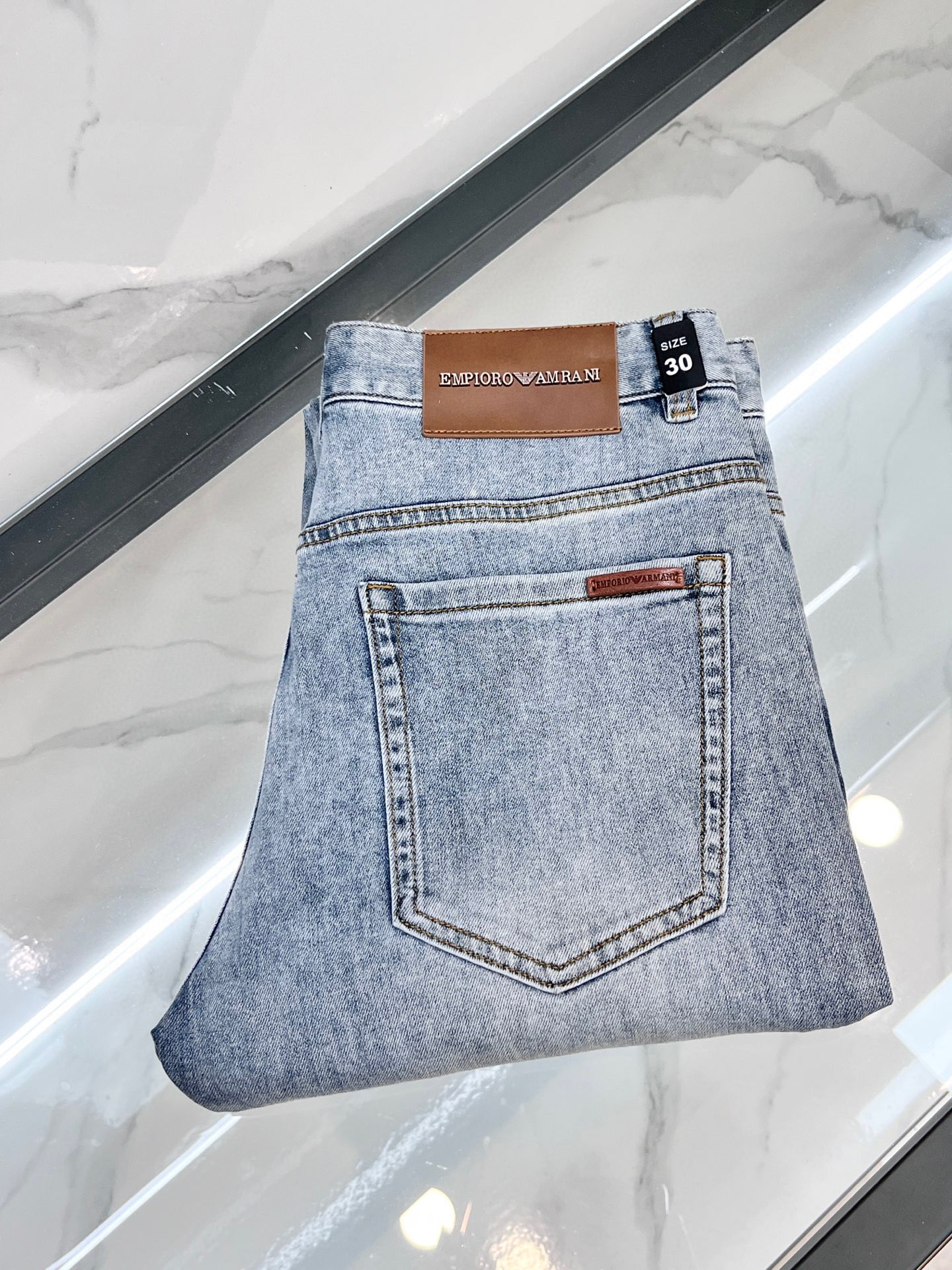 NO:512896,Armani 2025SS early spring new thin heavy industry casual jeans, imported high-quality washing elastic fabric, comfortable, breathable and elastic upper body, customer-supplied hardware and auxiliary materials decoration, super positive style, full-quality order model, full-body handsome upper body ……………………………………………………………………………………………………………………………………………………………………………………………………………………………………………………………………………………………………………………………………………………………………………………………………………………………………………………………………………………………………………………19860909阿玛尼 2025SS早春新品薄款重工休闲牛仔裤,进口优质水洗弹力面料,上身舒适透气有弹力,客供五金辅料装饰,版型超正,全品相订单款,上身帅气十足 …………………………………………………… Size29-38,,armani,jeans,alexander wang,Men's clothing