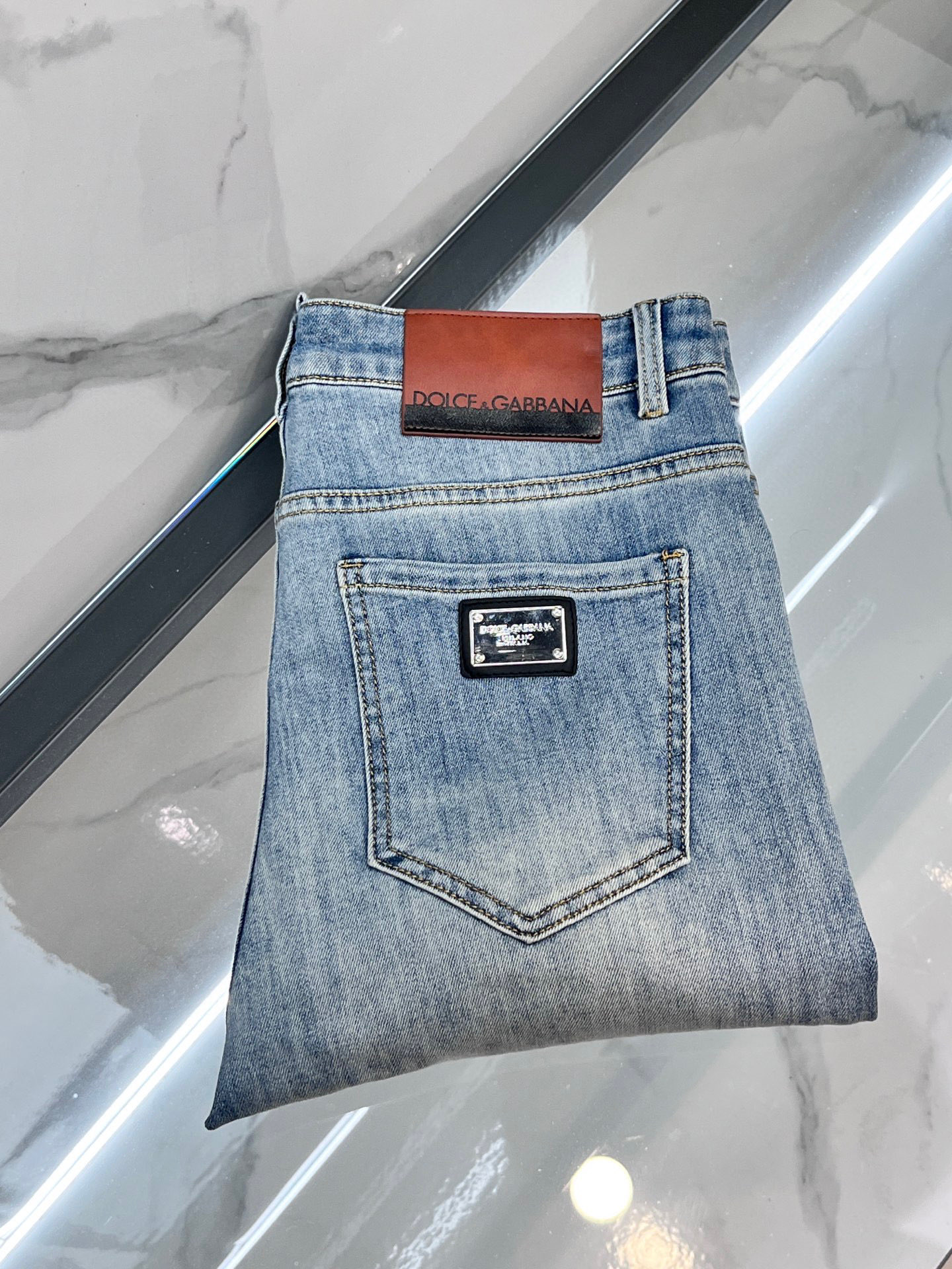 NO:428209,DG 2025SS early spring new thin heavy industry casual jeans, imported high-quality washing elastic fabric, comfortable, breathable and elastic upper body, customer-supplied hardware and auxiliary materials decoration, super positive style, full-quality order model, full-body handsome upper body …………………………………………………………………………………………………………………………………………………………………………………………………………………………………………………………………………………………………………………………………………………………………………………………………………………………………………………………………………………………………………………………………………………………………………………………………………………………………………………………………………………………………………………………………………………………………………………………………………………………………………………………………………………………………………………………………………………………………………………………………………………………………………………………………………………………………………………………………………………………………………………………………………………………………19860909DG 2025SS早春新品薄款重工休闲牛仔裤,进口优质水洗弹力面料,上身舒适透气有弹力,客供五金辅料装饰,版型超正,全品相订单款,上身帅气十足 …………………………………………………… Size29-38,,jeans,alexander wang,Men's clothing