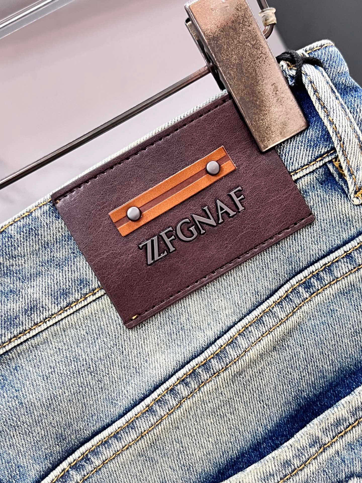 杰尼亚 2025SS早春新品薄款重工休闲牛仔裤👖，进口优质水洗弹力面料，上身舒适透气有弹力，客供五金辅料