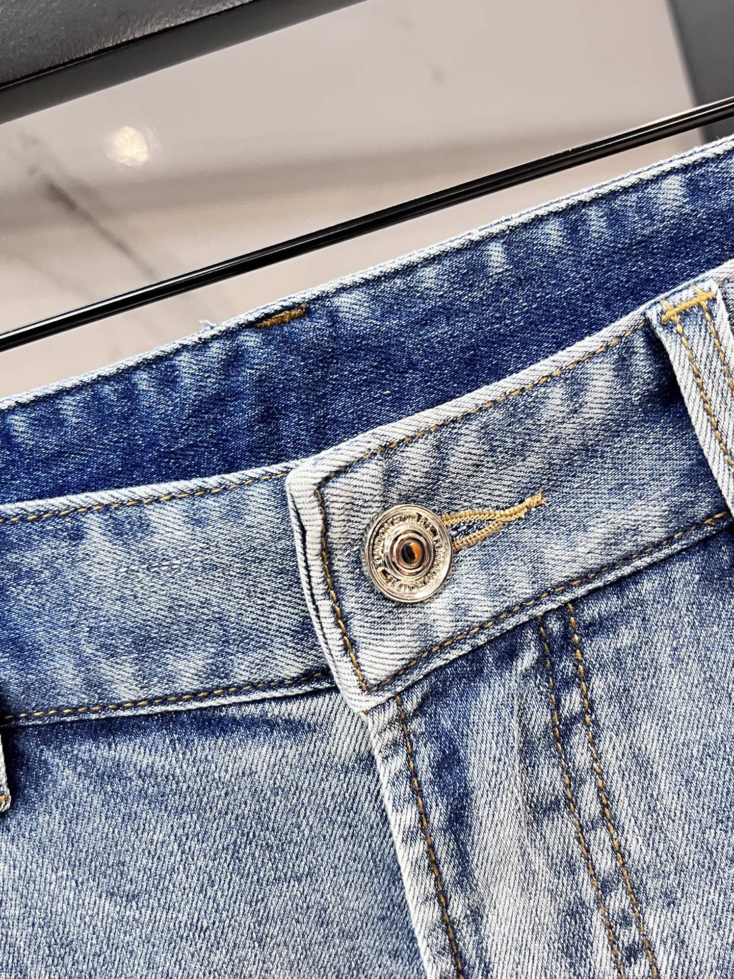 迪奥 2025SS早春新品薄款重工休闲牛仔裤👖，进口优质水洗弹力面料，上身舒适透气有弹力，客供五金辅料装