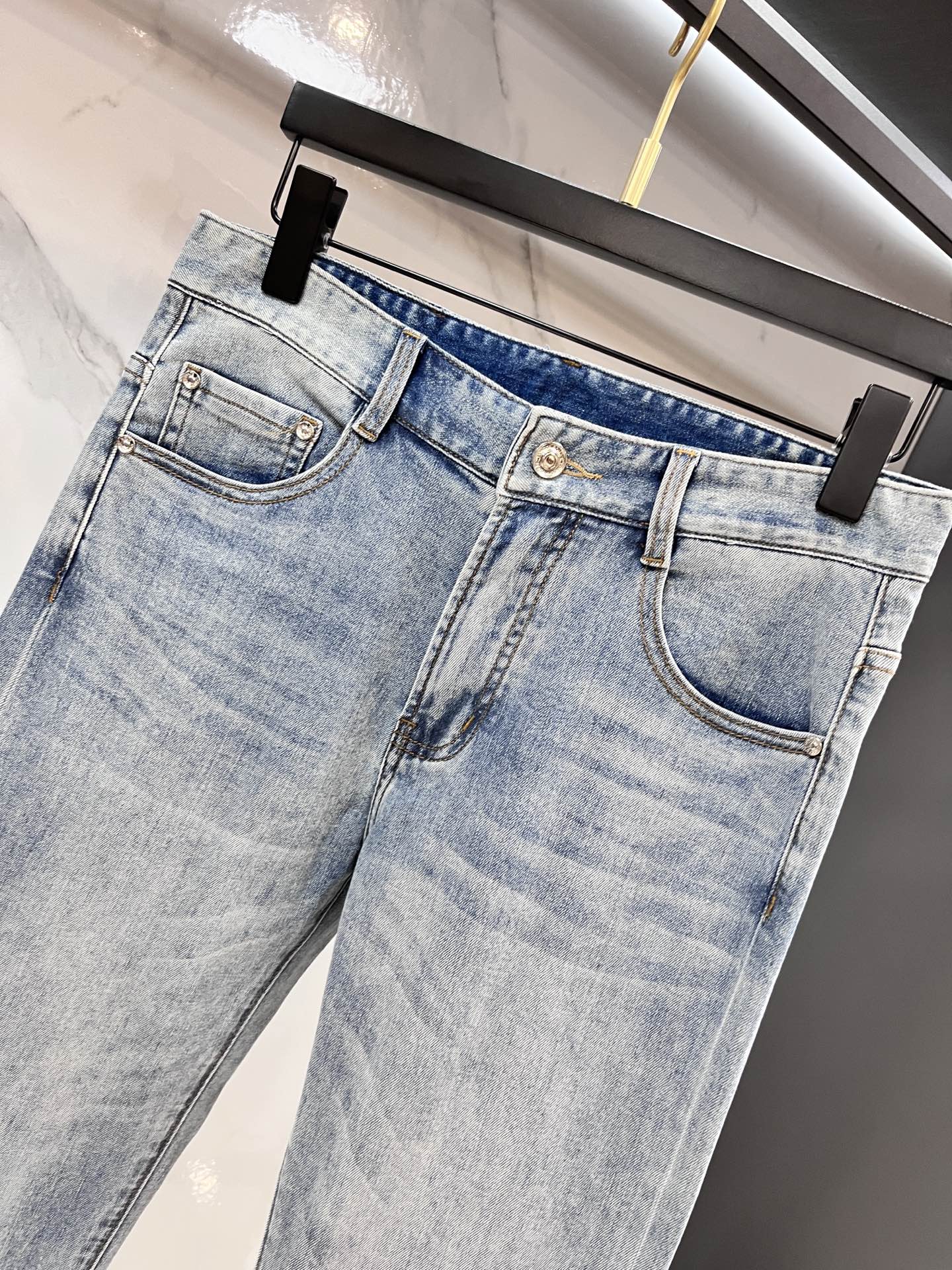 迪奥 2025SS早春新品薄款重工休闲牛仔裤👖，进口优质水洗弹力面料，上身舒适透气有弹力，客供五金辅料装
