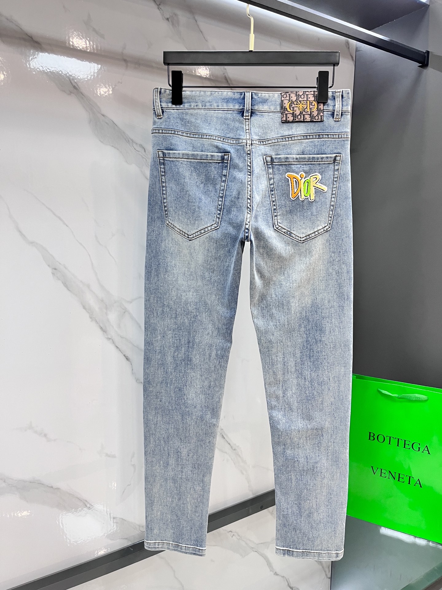 迪奥 2025SS早春新品薄款重工休闲牛仔裤👖，进口优质水洗弹力面料，上身舒适透气有弹力，客供五金辅料装