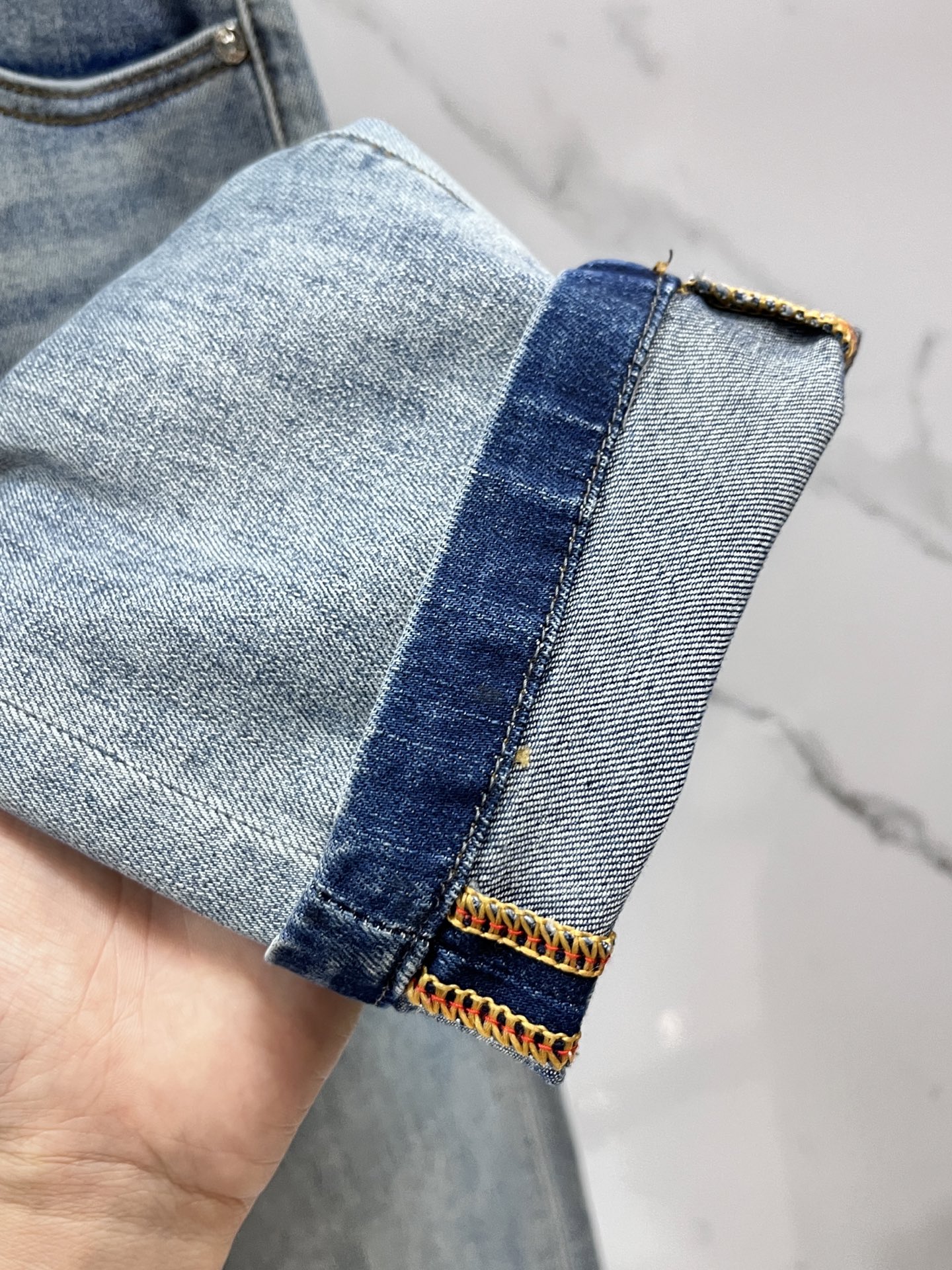 迪奥 2025SS早春新品薄款重工休闲牛仔裤👖，进口优质水洗弹力面料，上身舒适透气有弹力，客供五金辅料装