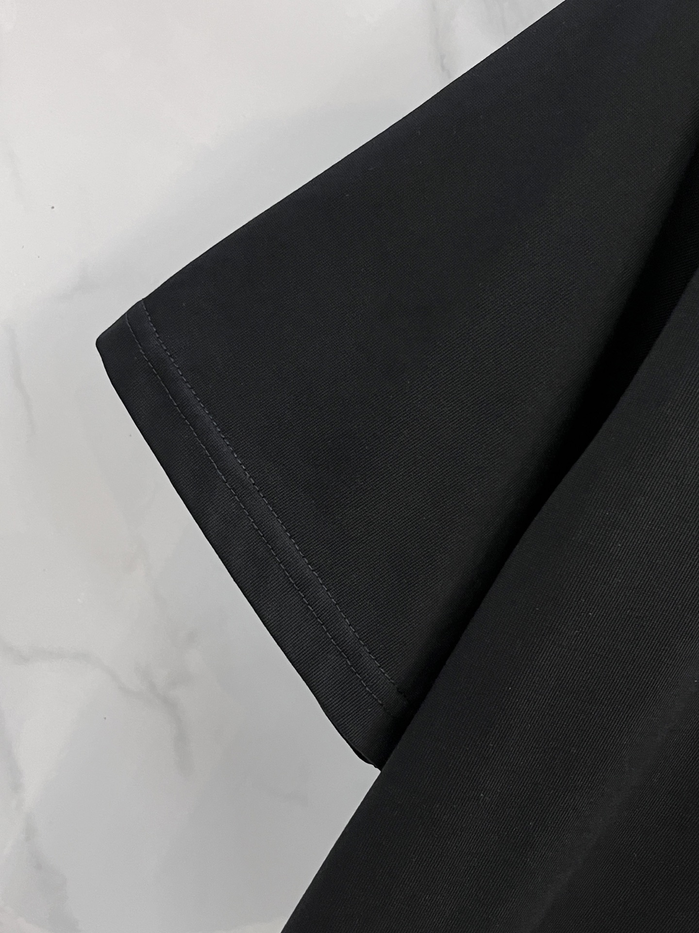 Gucci 2025早春最新品，同步有售，原单狠货，时尚休闲圆领短袖T恤，上身舒适！吸睛而有亮点，采用进