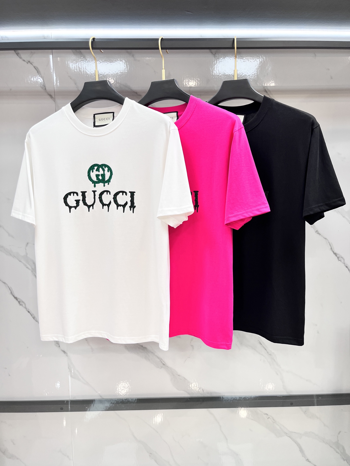 Gucci 2025早春最新品，同步有售，原单狠货，时尚休闲圆领短袖T恤，上身舒适！吸睛而有亮点，采用进