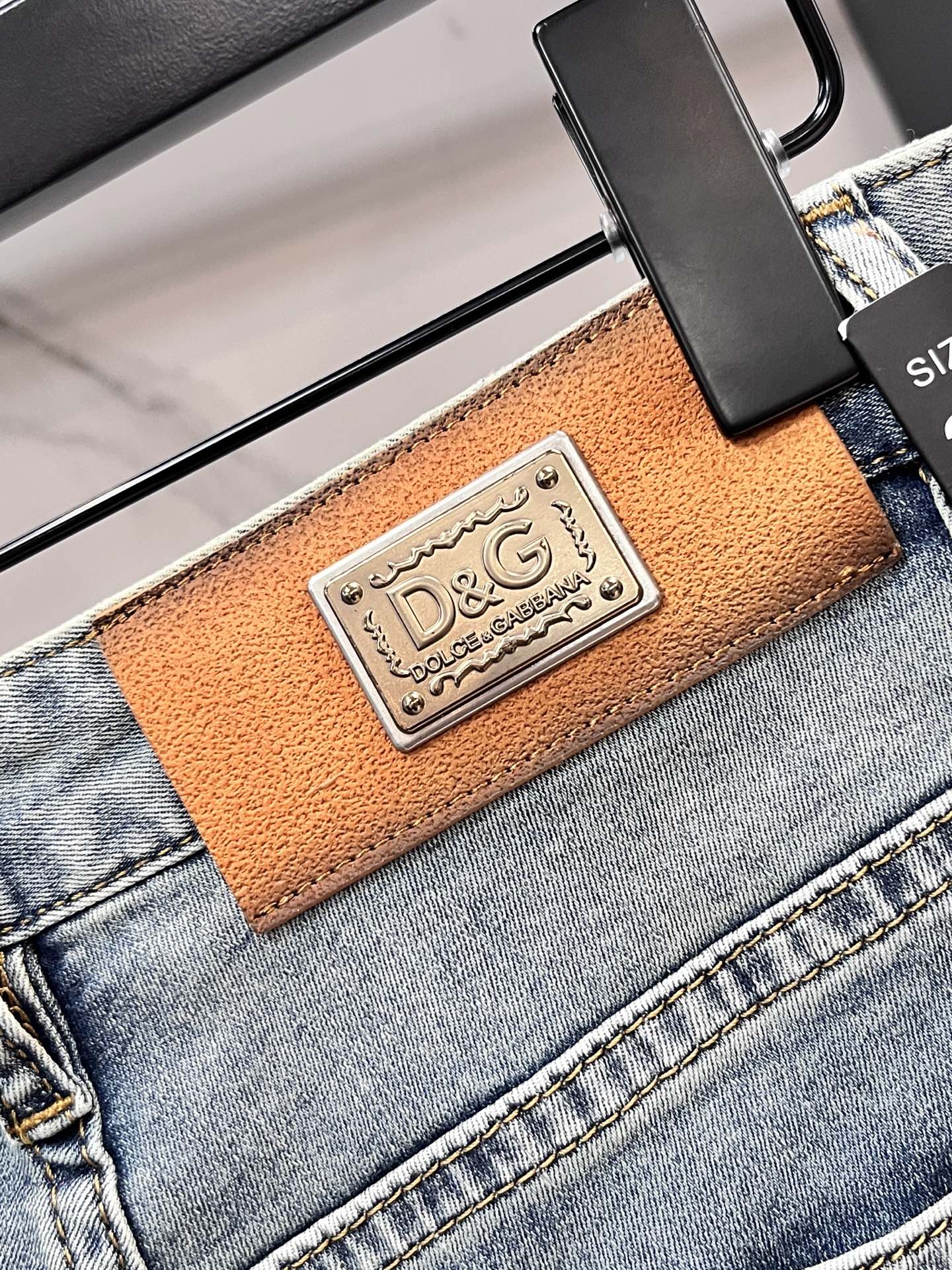 High-Quality Water-Washing Jeans with Hardware Decorations for Comfortable Wear - 图片 8