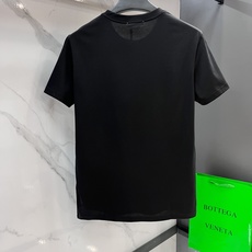 蒙口 2025春夏新款首发最新款短袖圆领T恤 高端订制 设计前卫时尚!品牌logo重工艺印花设计,采用原 蒙口 2025春夏新款首发最新款短袖圆领T恤 高端订制 设计前卫时尚!品牌logo重工艺印花设计,采用原