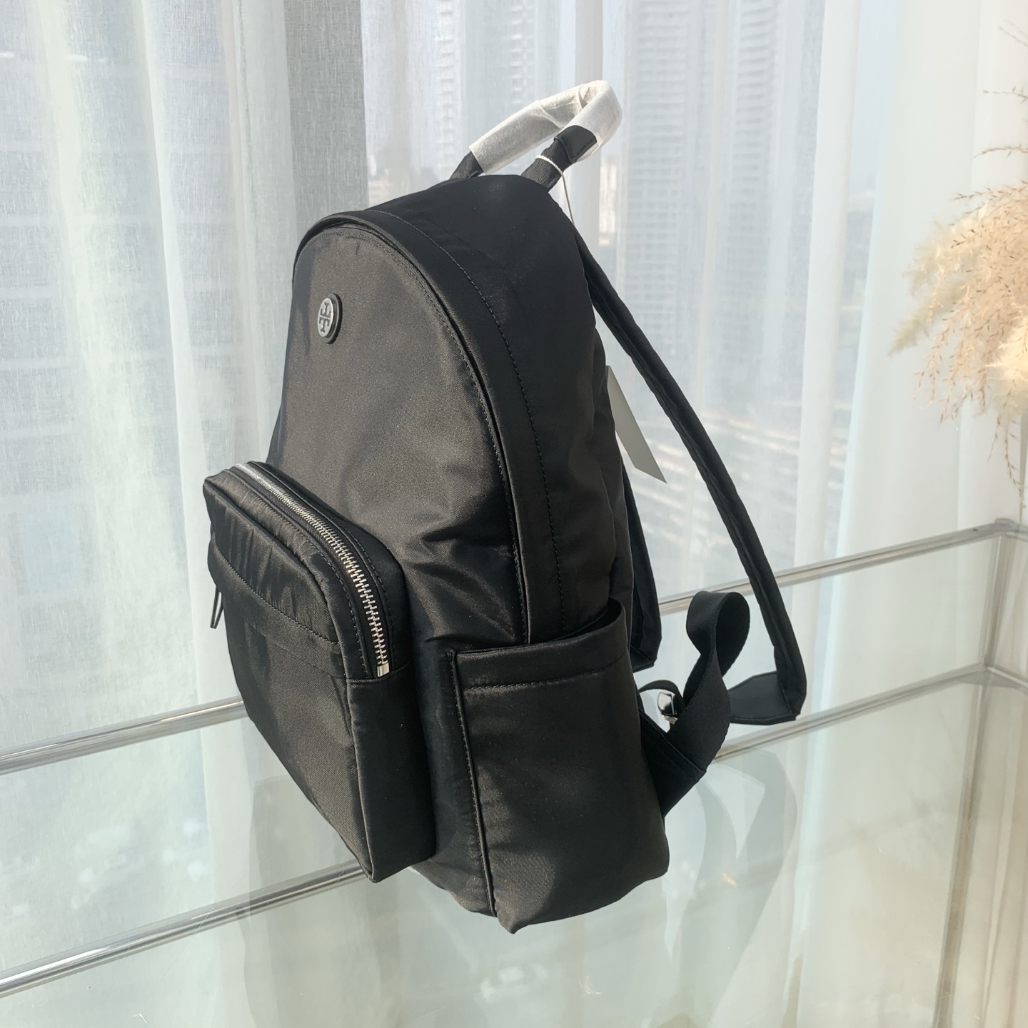 Tory Burch 黑色，尺寸28*33*10CM