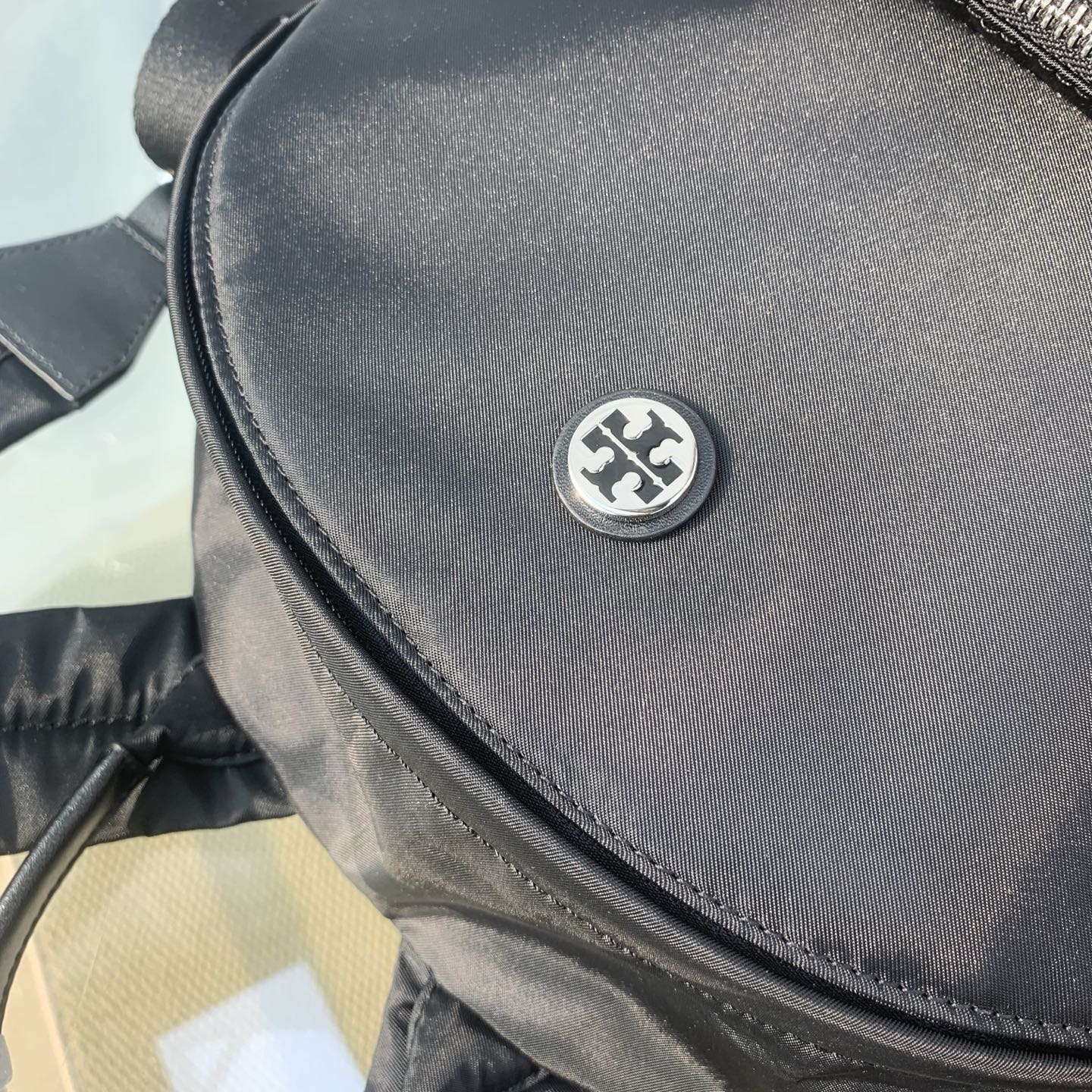 Tory Burch 黑色，尺寸28*33*10CM