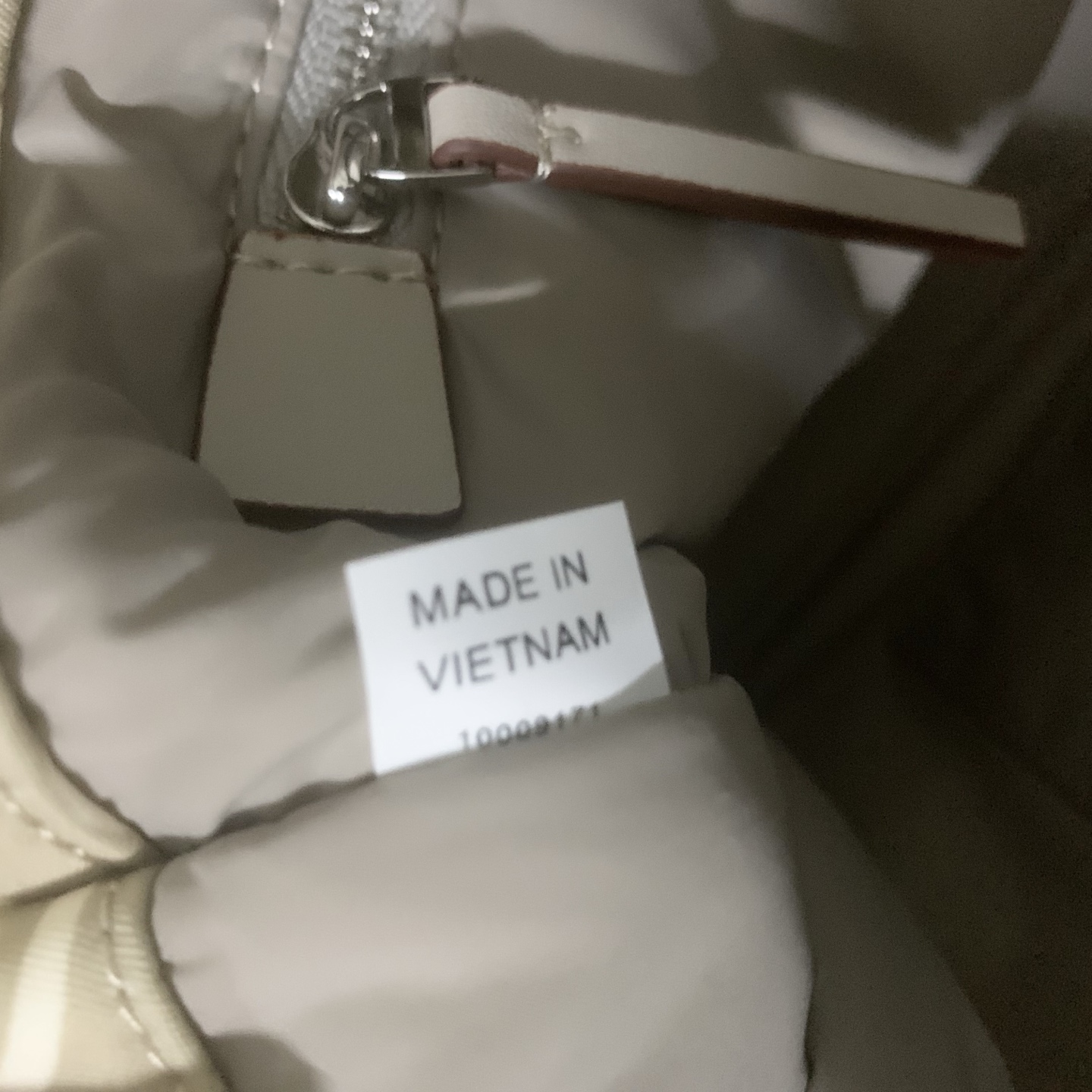 Tory Burch tb新款马年系列托特包，灰色系搭配紫色骏马。超美超有气质，寓意马上有钱 ，马上有福，马上成功，送人自用都很合适