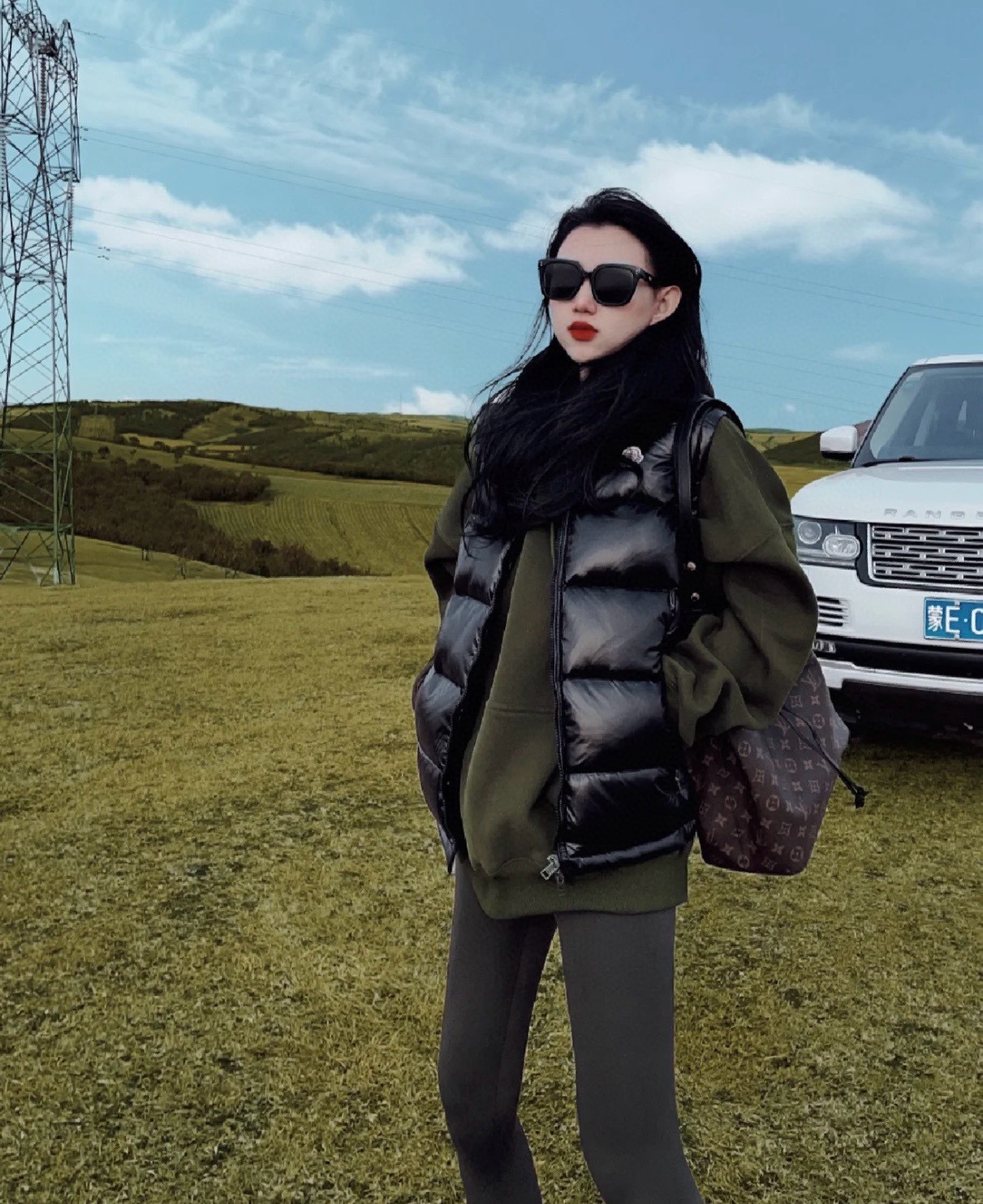 上身图】Moncler 经典漆面连帽羽绒马甲 8