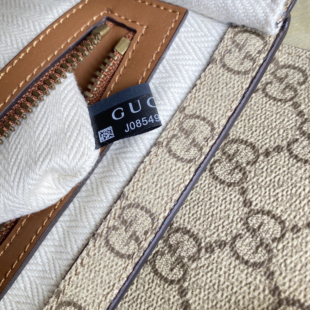 תיק צליבה לגברים Gucci מודל 821154 - מושלם ליום-יום בסגנון 13 i1743917747 1444 5