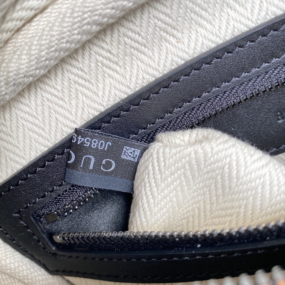 Gucci Men's GG Supreme Crossbody Bag, 23 cm, Brown 9 i1744260582 7757 0