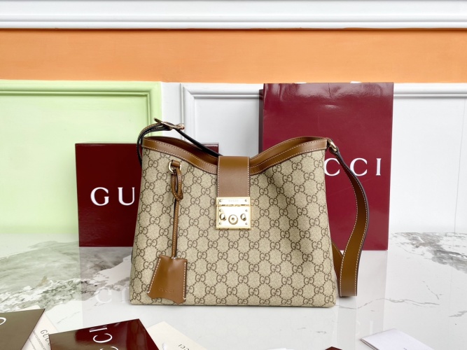 Gucci Padlock Shoulder Bag GG Beige Brown Leather, 29/23.5/15.5cm 1 Gucci Padlock Shoulder Bag GG Beige Brown Leather, 29/23.5/15.5cm