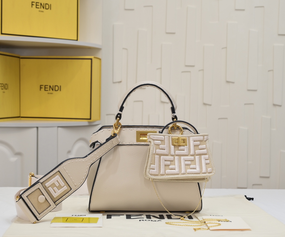 Fendi Peekaboo Taschen Handtaschen Silber