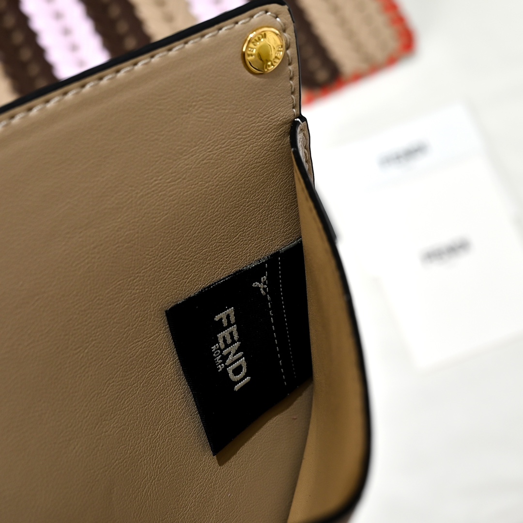 型号33200上新啦💗新款出货 ,现货首发Iconic Peekaboo ISeeU大号手袋,手工皮编织 型号33200上新啦💗新款出货 ,现货首发Iconic Peekaboo ISeeU大号手袋,手工皮编织
