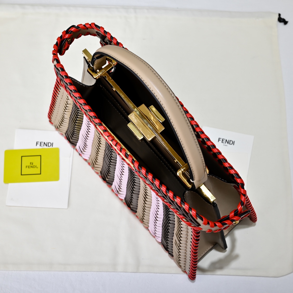 型号33200上新啦💗新款出货 ,现货首发Iconic Peekaboo ISeeU大号手袋,手工皮编织 型号33200上新啦💗新款出货 ,现货首发Iconic Peekaboo ISeeU大号手袋,手工皮编织