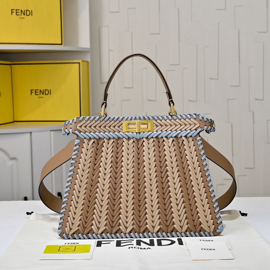 型号33200上新啦💗新款出货 ，现货首发Iconic Peekaboo ISeeU大号手袋，手工皮编织
