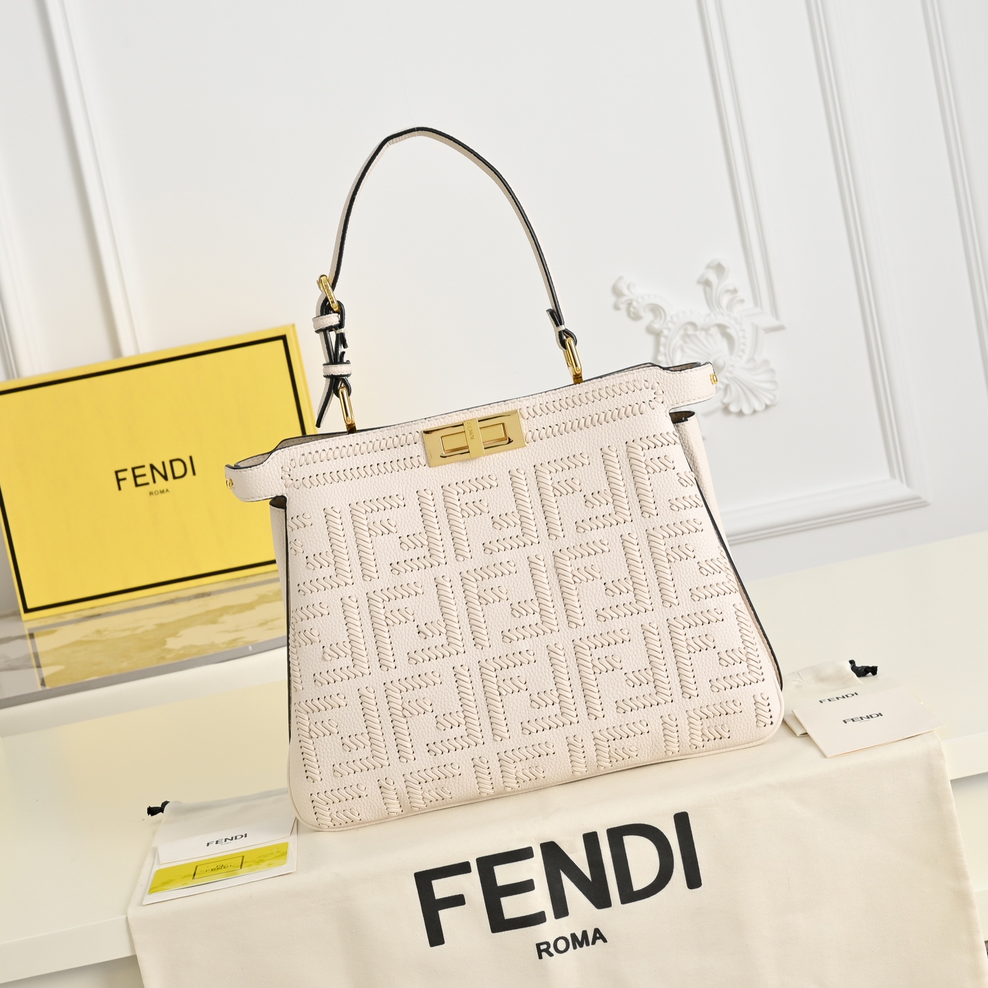 （加链加140元 ）型号3336，FENDI🆕新款，标志性中号Peekaboo Soft手袋，浓缩了FE
