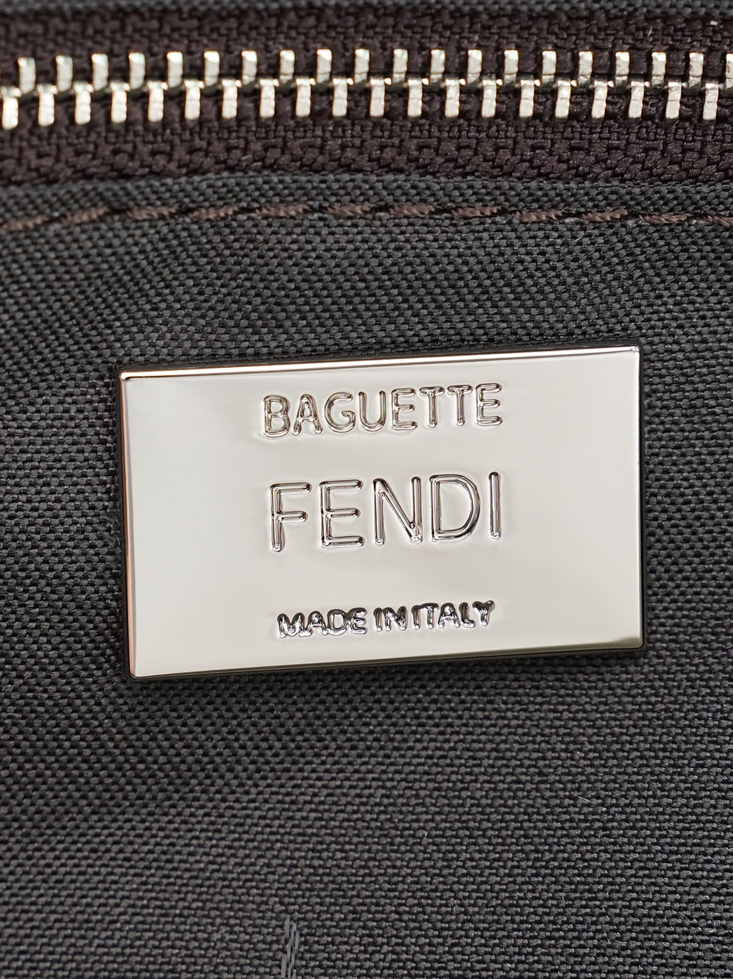 型号7702FEND1 vintage 超飒的中古法棍腋下包，今年腋下包是主流，妥妥的凹造型神器，很多时