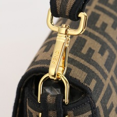 中号F E N D 1 最新 Baguette FF logo老花刺绣系列#it’s not a bag 中号F E N D 1 最新 Baguette FF logo老花刺绣系列#it’s not a bag