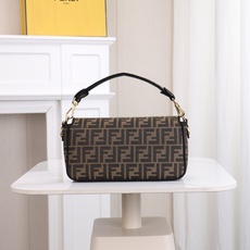 中号F E N D 1 最新 Baguette FF logo老花刺绣系列#it’s not a bag 中号F E N D 1 最新 Baguette FF logo老花刺绣系列#it’s not a bag