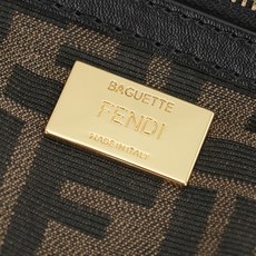 中号F E N D 1 最新 Baguette FF logo老花刺绣系列#it’s not a bag 中号F E N D 1 最新 Baguette FF logo老花刺绣系列#it’s not a bag