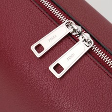 型号1117尺寸34*22cm 芬迪 Fendi Lui 男士斜挎包手提枕头包Lui的设计非常简洁,没有 型号1117尺寸34*22cm 芬迪 Fendi Lui 男士斜挎包手提枕头包Lui的设计非常简洁,没有