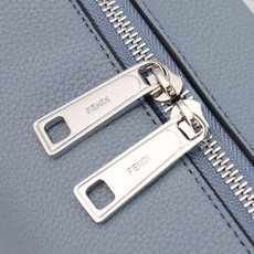 型号1117尺寸34*22cm 芬迪 Fendi Lui 男士斜挎包手提枕头包Lui的设计非常简洁,没有 型号1117尺寸34*22cm 芬迪 Fendi Lui 男士斜挎包手提枕头包Lui的设计非常简洁,没有